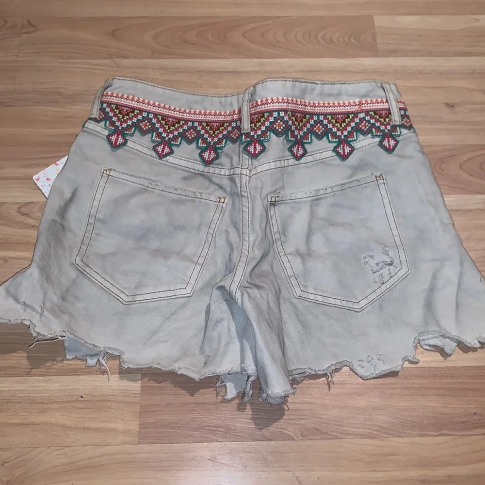 We the free | Aztec borderline pattern shorts size 25 - Picture 8 of 10